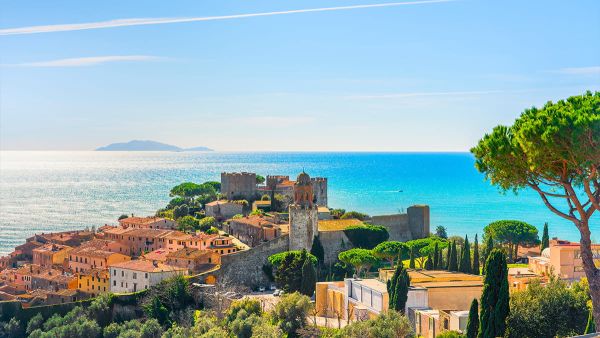 Panorama borgo e mare Castiglione della Pescaia