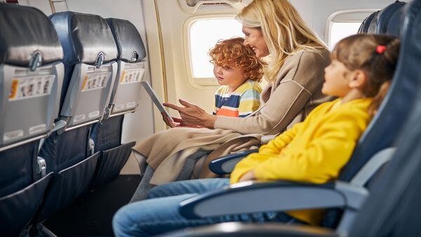Viaggiare in aereo con bambini