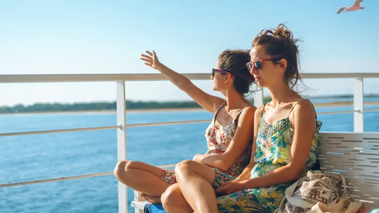 Ragazze in traghetto milazzo isole eolie