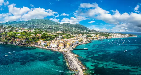 traghetti per ischia, visuale dell'isola