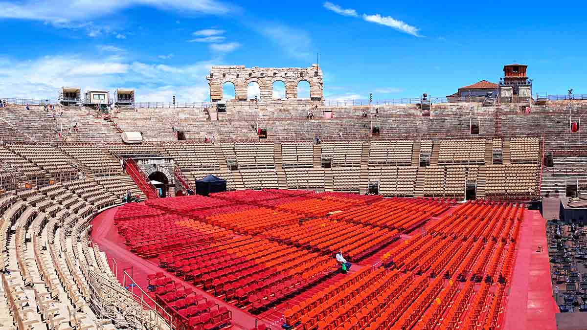 Baglioni Arena vuota dettaglio interno