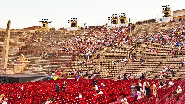 Dettaglio Arena che si riempie prima di un evento