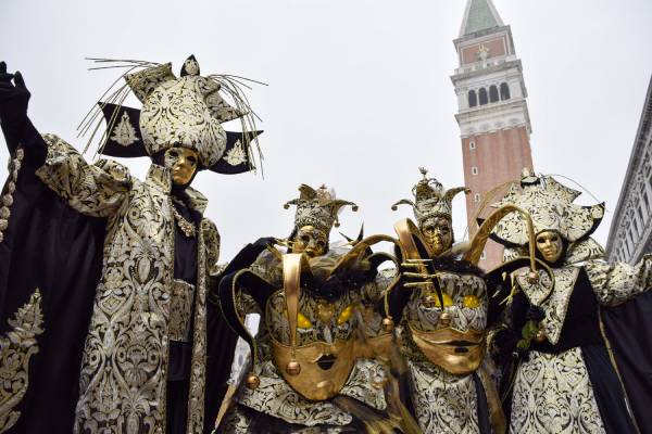 Maschere di Carnevale in Piazza San Marco Venezia