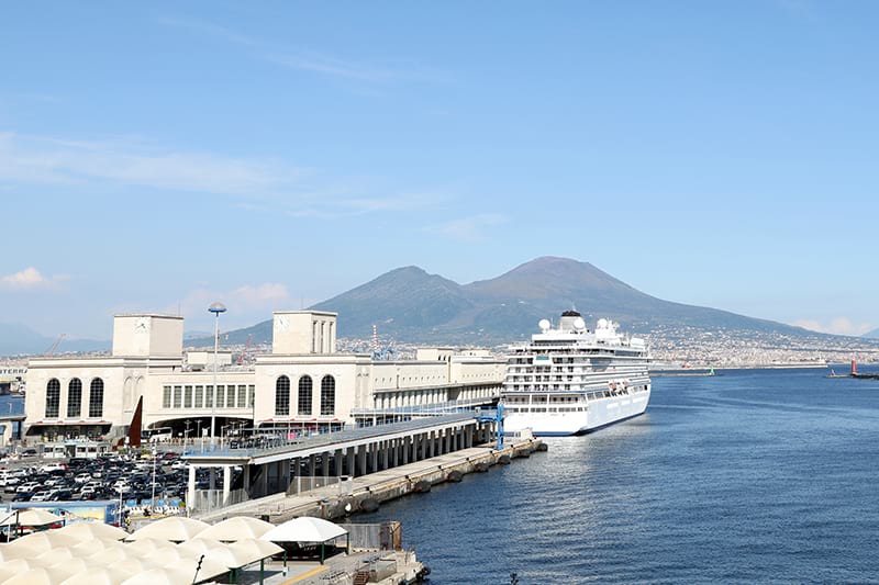 Vista Porto di Napoli Molo Beverello